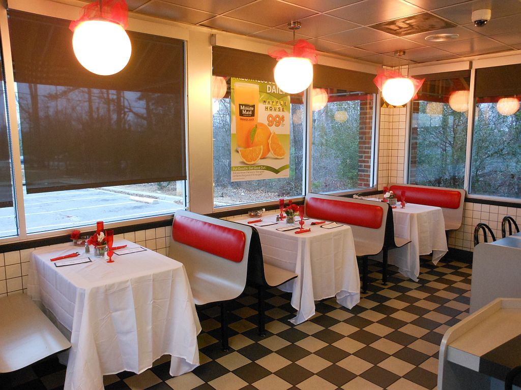 Waffle House Offers 'Candlelit Romantic Dinners' for Valentines Day MRCTV