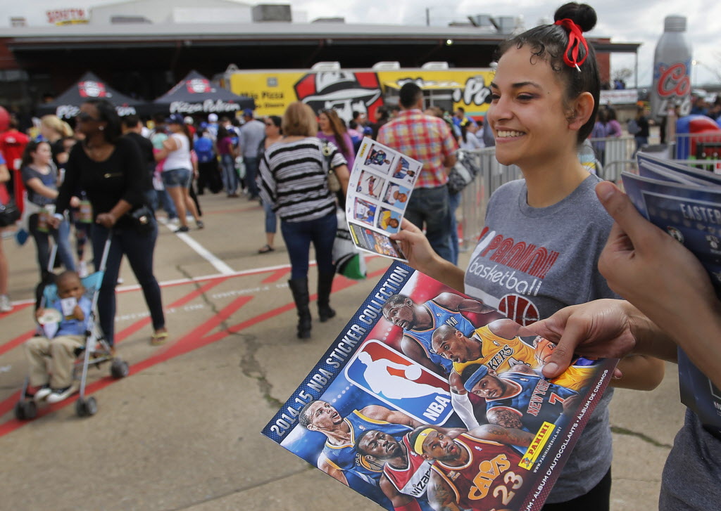 Photos Maniaacs and dancers among highlights at Festival de Los Mavs
