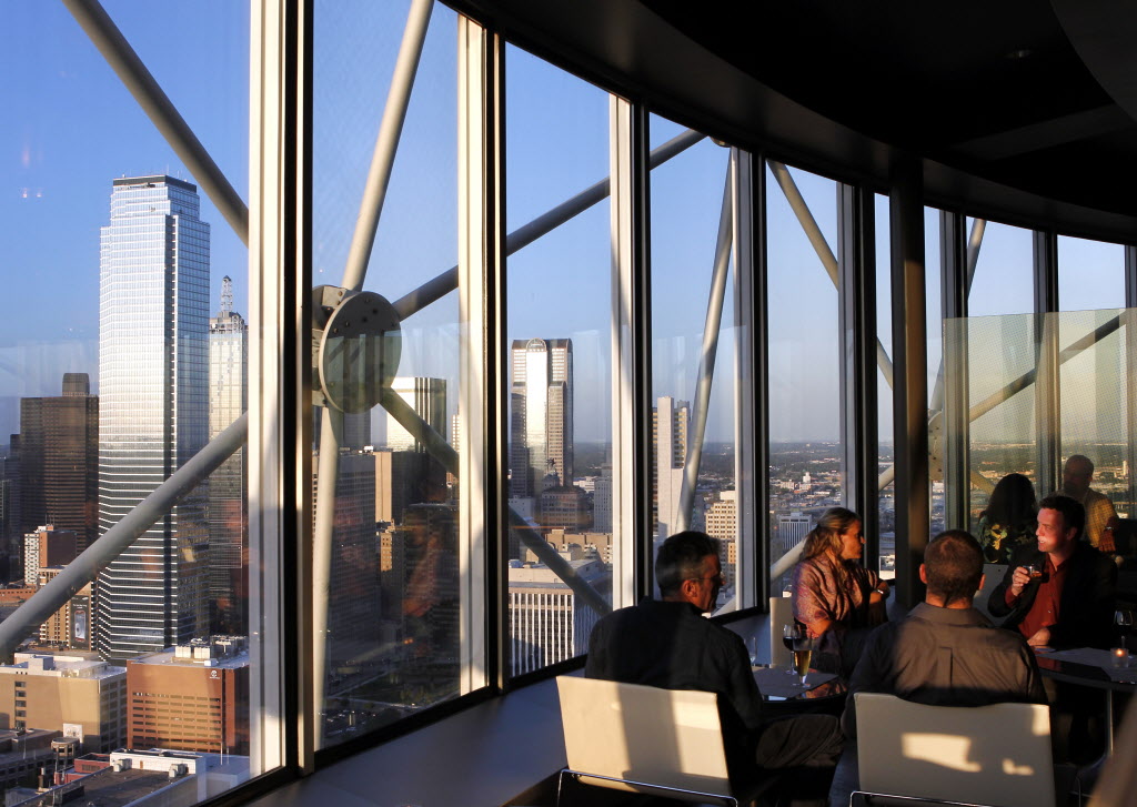 reunion tower restaurant dress code