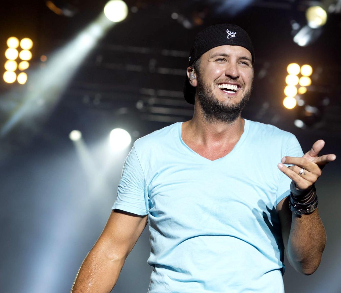 Luke Bryan heads to Dallas at the top of his game, bro-country label
