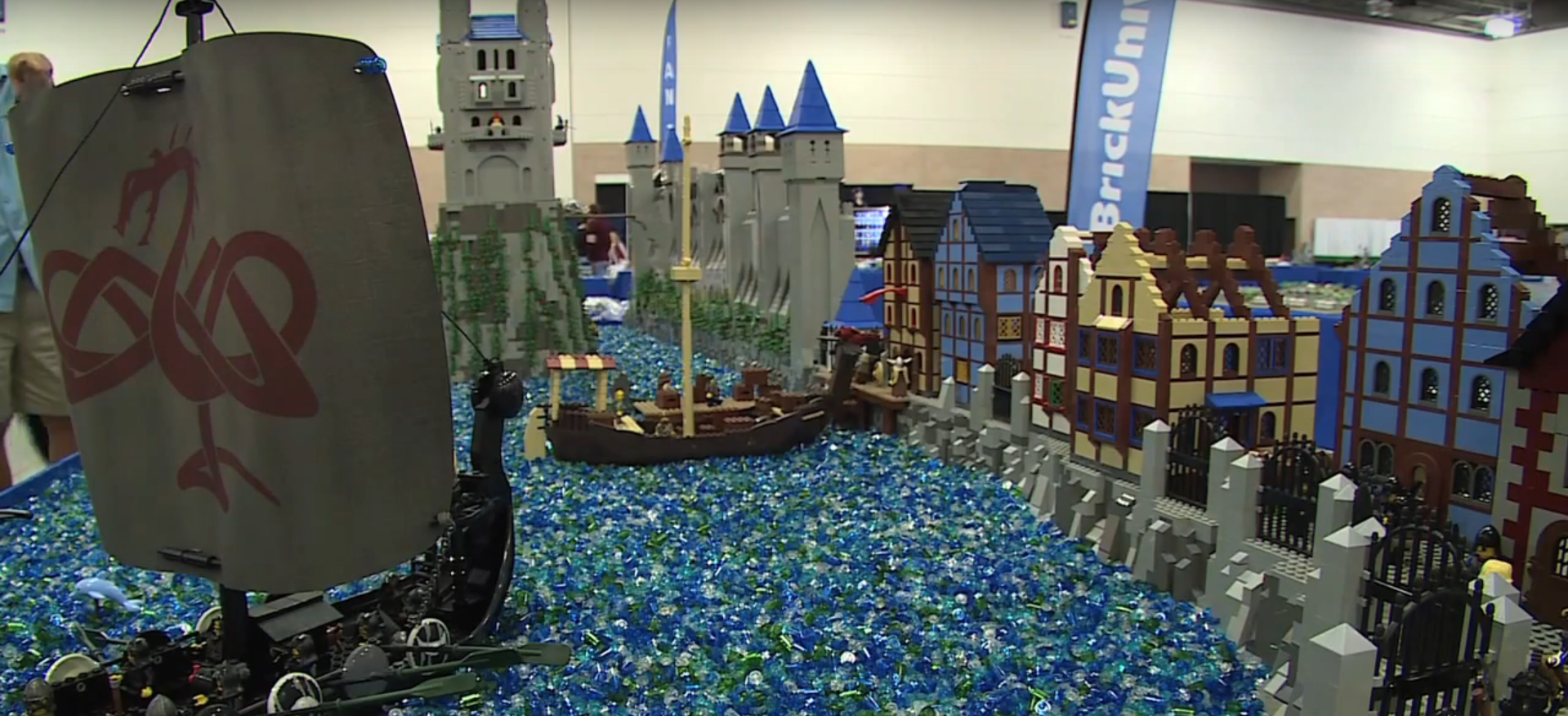 Video: Brick Building Fun At Lego Fan Convention BrickUniverse | GuideLive