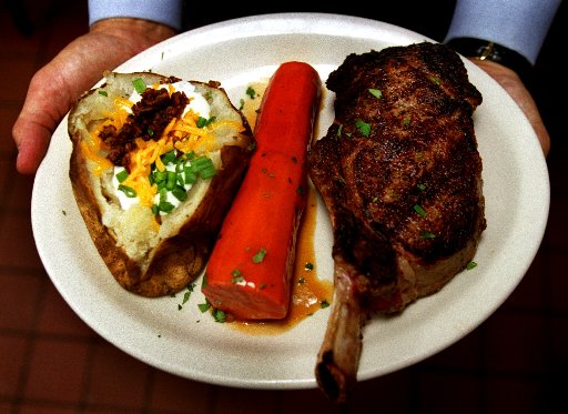 Founder of Bob's Steak and Chop House to open bar in West Dallas