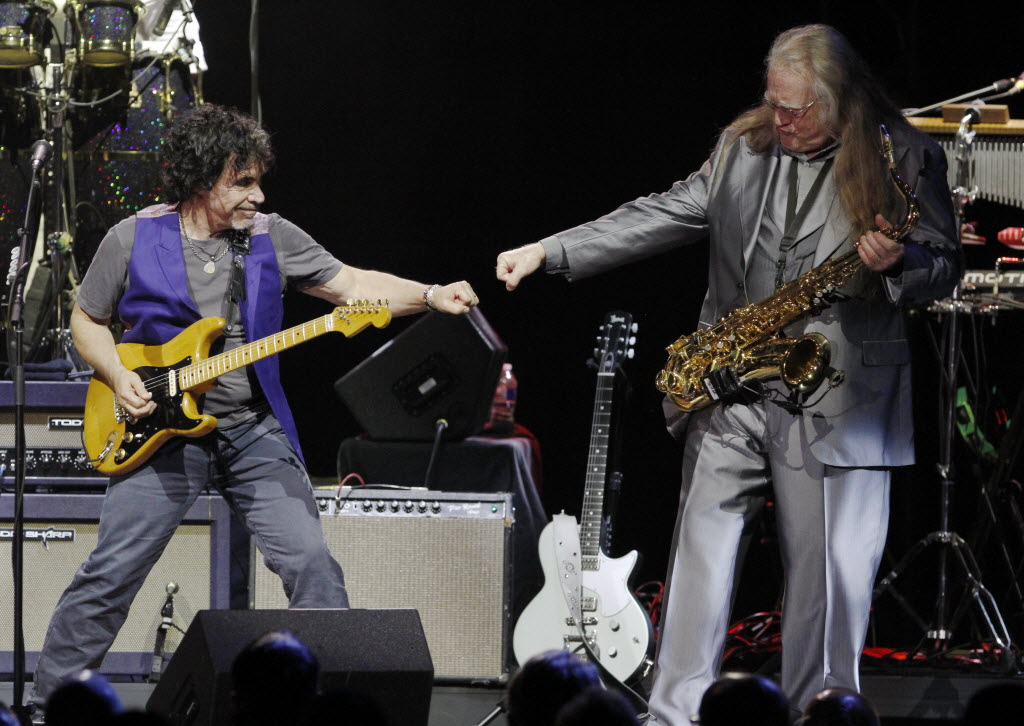 Hall & Oates starts tour on a high note Friday night at Gexa GuideLive