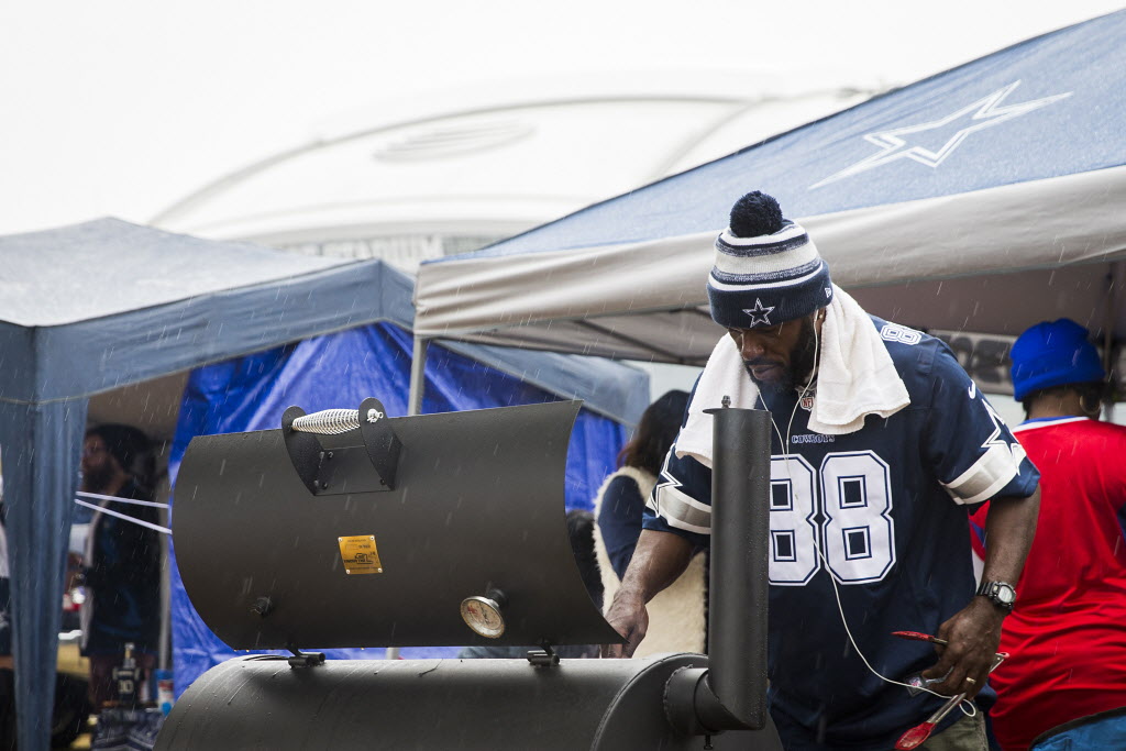 The tailgate turkey returns! These photos prove Cowboys die-hards