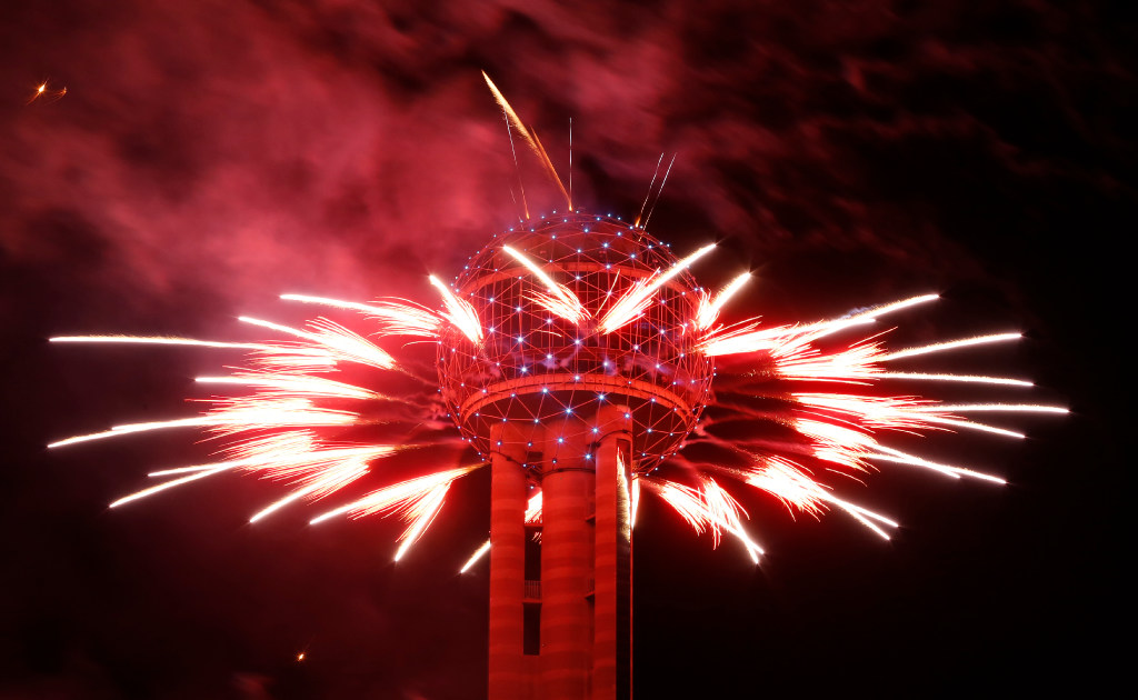 reunion tower new years eve 2022